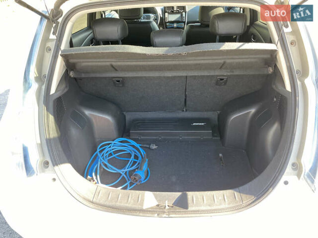 Белый Ниссан Лиф, объемом двигателя 0 л и пробегом 163 тыс. км за 7500 $, фото 18 на Automoto.ua