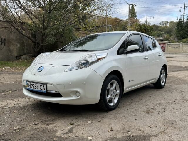 Белый Ниссан Лиф, объемом двигателя 0 л и пробегом 143 тыс. км за 5700 $, фото 2 на Automoto.ua