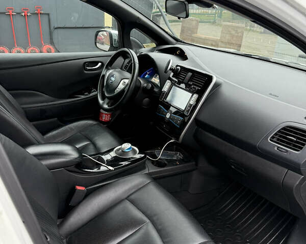 Белый Ниссан Лиф, объемом двигателя 0 л и пробегом 115 тыс. км за 6400 $, фото 8 на Automoto.ua