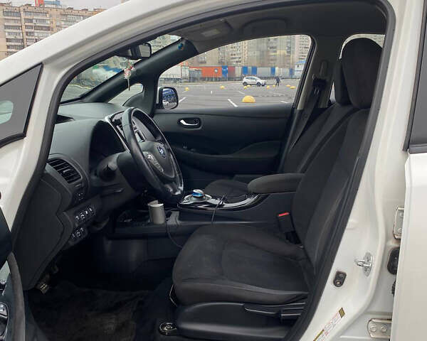 Белый Ниссан Лиф, объемом двигателя 0 л и пробегом 90 тыс. км за 6700 $, фото 9 на Automoto.ua