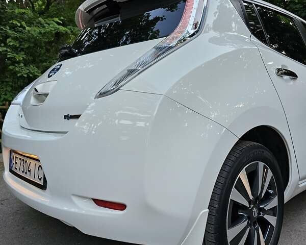 Белый Ниссан Лиф, объемом двигателя 0 л и пробегом 88 тыс. км за 7900 $, фото 16 на Automoto.ua