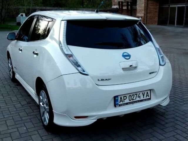 Белый Ниссан Лиф, объемом двигателя 0 л и пробегом 90 тыс. км за 6999 $, фото 2 на Automoto.ua