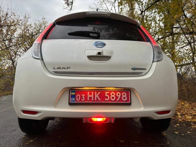 Белый Ниссан Лиф, объемом двигателя 0 л и пробегом 106 тыс. км за 8800 $, фото 4 на Automoto.ua