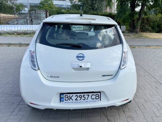 Белый Ниссан Лиф, объемом двигателя 0 л и пробегом 121 тыс. км за 6800 $, фото 9 на Automoto.ua