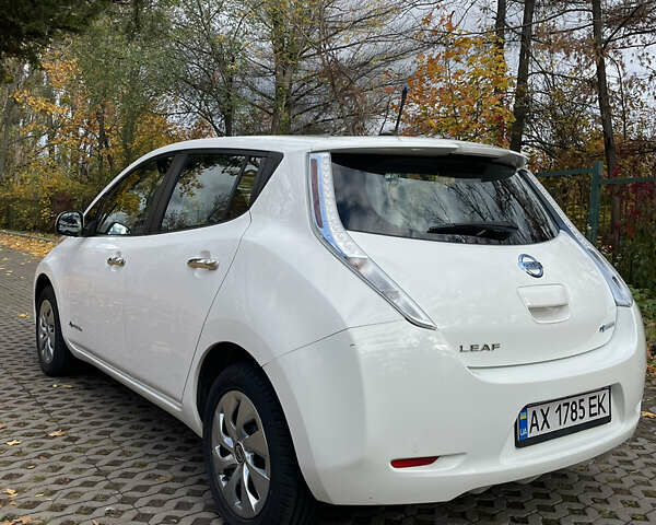 Белый Ниссан Лиф, объемом двигателя 0 л и пробегом 139 тыс. км за 7300 $, фото 6 на Automoto.ua