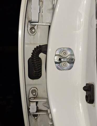 Білий Ніссан Ліф, об'ємом двигуна 0 л та пробігом 217 тис. км за 10500 $, фото 3 на Automoto.ua