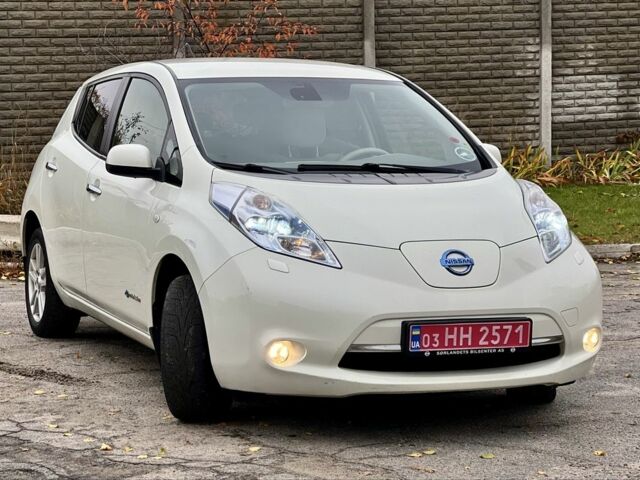 Белый Ниссан Лиф, объемом двигателя 0 л и пробегом 140 тыс. км за 4950 $, фото 3 на Automoto.ua