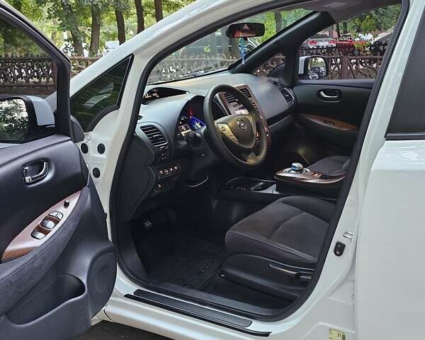 Белый Ниссан Лиф, объемом двигателя 0 л и пробегом 88 тыс. км за 7900 $, фото 11 на Automoto.ua