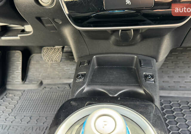 Білий Ніссан Ліф, об'ємом двигуна 0 л та пробігом 187 тис. км за 6300 $, фото 17 на Automoto.ua