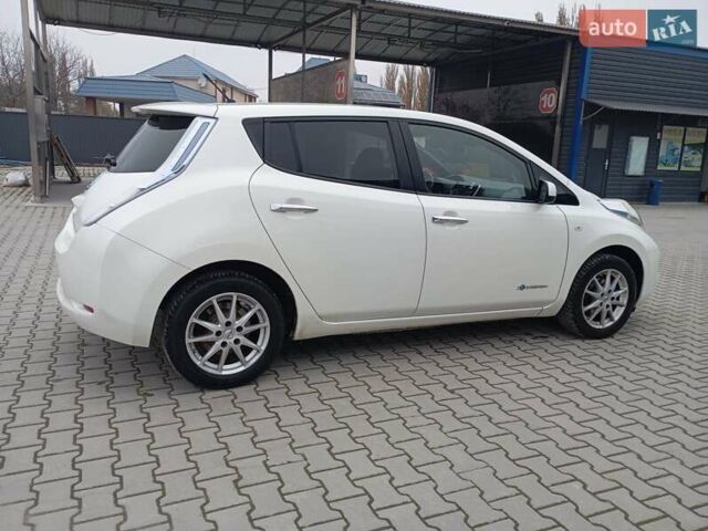 Білий Ніссан Ліф, об'ємом двигуна 0 л та пробігом 123 тис. км за 5800 $, фото 6 на Automoto.ua