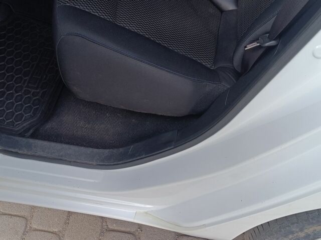 Белый Ниссан Лиф, объемом двигателя 0 л и пробегом 126 тыс. км за 5000 $, фото 19 на Automoto.ua