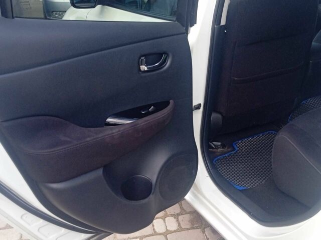 Белый Ниссан Лиф, объемом двигателя 0 л и пробегом 110 тыс. км за 6600 $, фото 17 на Automoto.ua