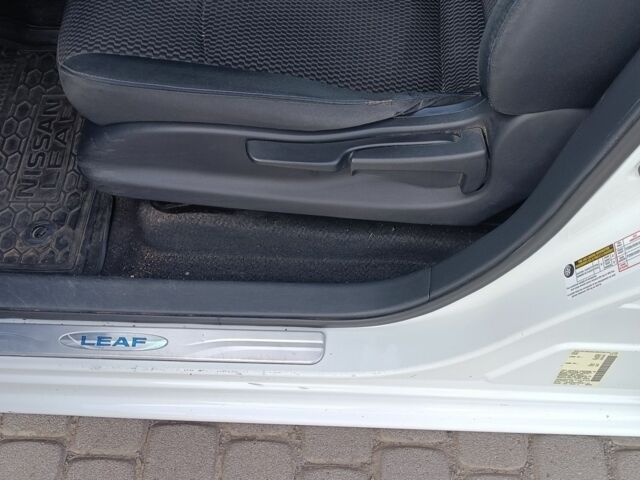 Белый Ниссан Лиф, объемом двигателя 0 л и пробегом 126 тыс. км за 5000 $, фото 17 на Automoto.ua