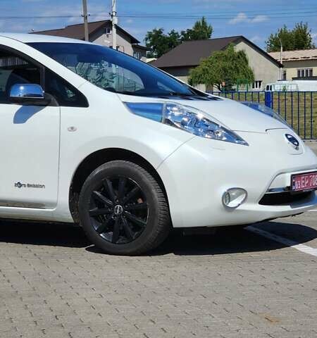 Белый Ниссан Лиф, объемом двигателя 0 л и пробегом 137 тыс. км за 6500 $, фото 15 на Automoto.ua