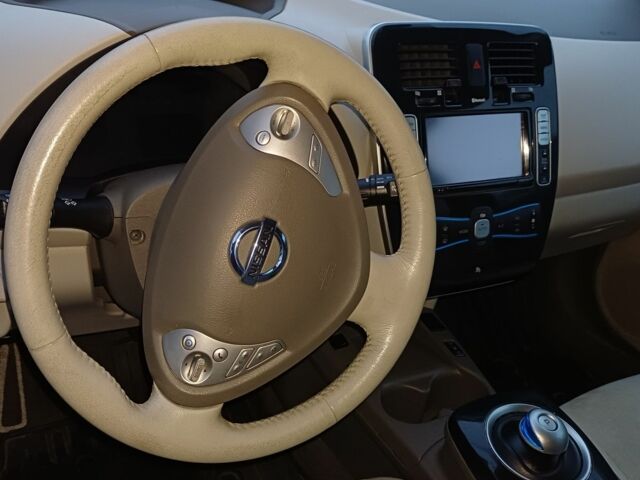 Белый Ниссан Лиф, объемом двигателя 0 л и пробегом 125 тыс. км за 5900 $, фото 11 на Automoto.ua