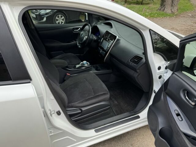 Белый Ниссан Лиф, объемом двигателя 0 л и пробегом 143 тыс. км за 5700 $, фото 16 на Automoto.ua