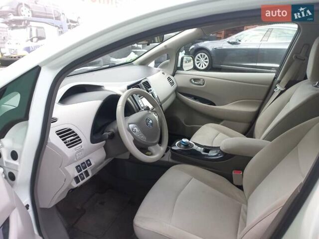 Белый Ниссан Лиф, объемом двигателя 0 л и пробегом 99 тыс. км за 4800 $, фото 4 на Automoto.ua