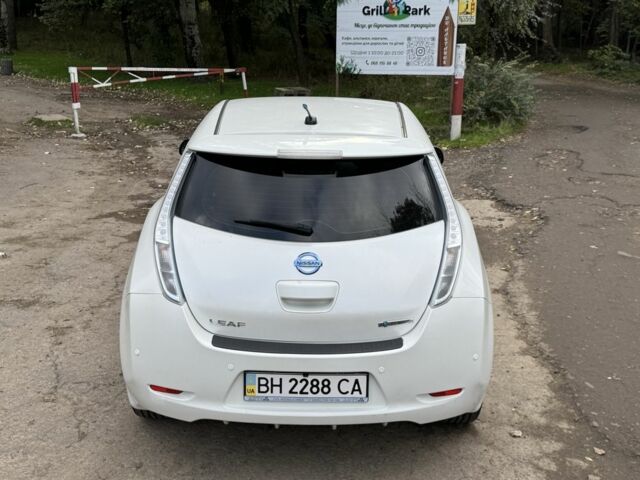 Белый Ниссан Лиф, объемом двигателя 0 л и пробегом 143 тыс. км за 5700 $, фото 18 на Automoto.ua