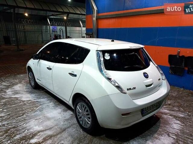 Белый Ниссан Лиф, объемом двигателя 0 л и пробегом 213 тыс. км за 5500 $, фото 2 на Automoto.ua