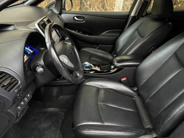 Белый Ниссан Лиф, объемом двигателя 0 л и пробегом 106 тыс. км за 8800 $, фото 19 на Automoto.ua