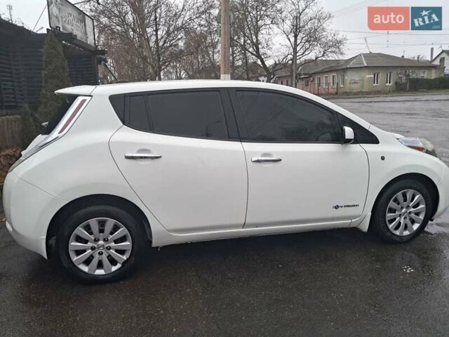 Белый Ниссан Лиф, объемом двигателя 0 л и пробегом 170 тыс. км за 5800 $, фото 9 на Automoto.ua