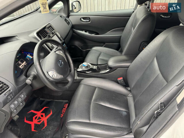 Белый Ниссан Лиф, объемом двигателя 0 л и пробегом 283 тыс. км за 5200 $, фото 11 на Automoto.ua