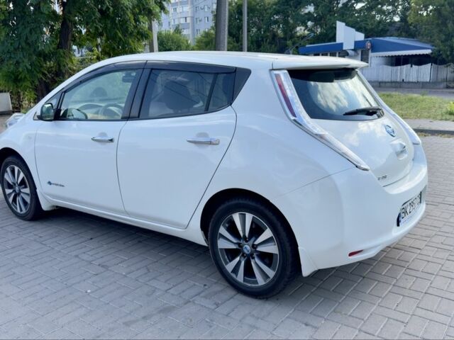 Белый Ниссан Лиф, объемом двигателя 0 л и пробегом 121 тыс. км за 6800 $, фото 8 на Automoto.ua