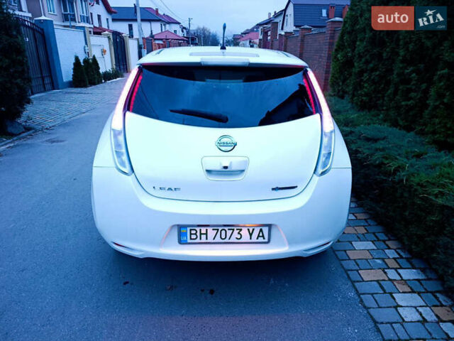 Белый Ниссан Лиф, объемом двигателя 0 л и пробегом 164 тыс. км за 6500 $, фото 2 на Automoto.ua