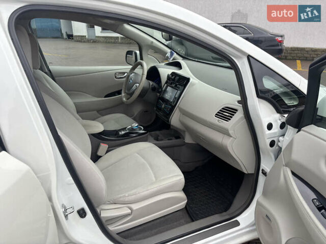Белый Ниссан Лиф, объемом двигателя 0 л и пробегом 120 тыс. км за 7500 $, фото 14 на Automoto.ua
