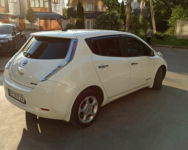 Белый Ниссан Лиф, объемом двигателя 0 л и пробегом 152 тыс. км за 6900 $, фото 2 на Automoto.ua