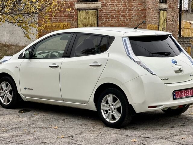 Белый Ниссан Лиф, объемом двигателя 0 л и пробегом 140 тыс. км за 4950 $, фото 14 на Automoto.ua