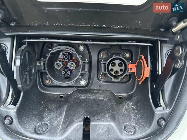 Белый Ниссан Лиф, объемом двигателя 0 л и пробегом 132 тыс. км за 5300 $, фото 26 на Automoto.ua