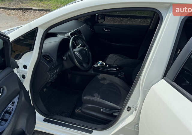 Білий Ніссан Ліф, об'ємом двигуна 0 л та пробігом 187 тис. км за 6300 $, фото 12 на Automoto.ua