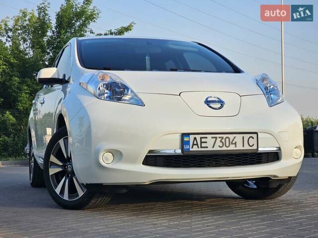 Белый Ниссан Лиф, объемом двигателя 0 л и пробегом 88 тыс. км за 7900 $, фото 99 на Automoto.ua