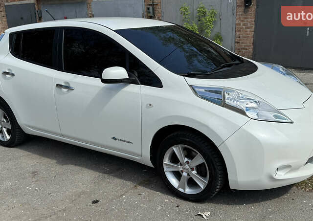 Білий Ніссан Ліф, об'ємом двигуна 0 л та пробігом 187 тис. км за 6300 $, фото 4 на Automoto.ua