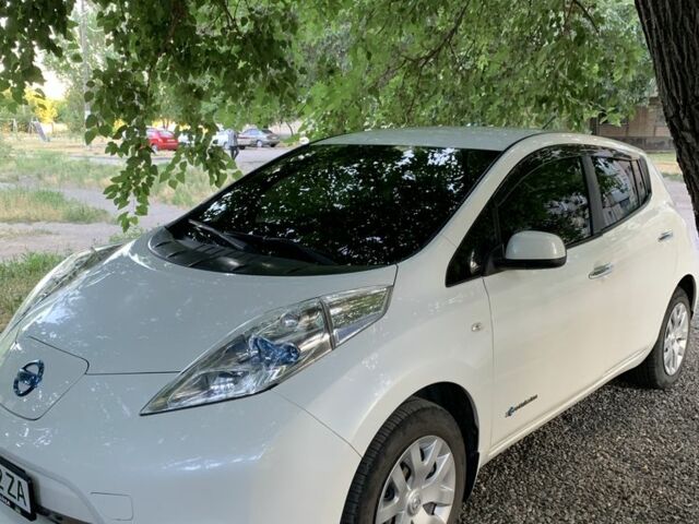 Белый Ниссан Лиф, объемом двигателя 0 л и пробегом 81 тыс. км за 6900 $, фото 2 на Automoto.ua
