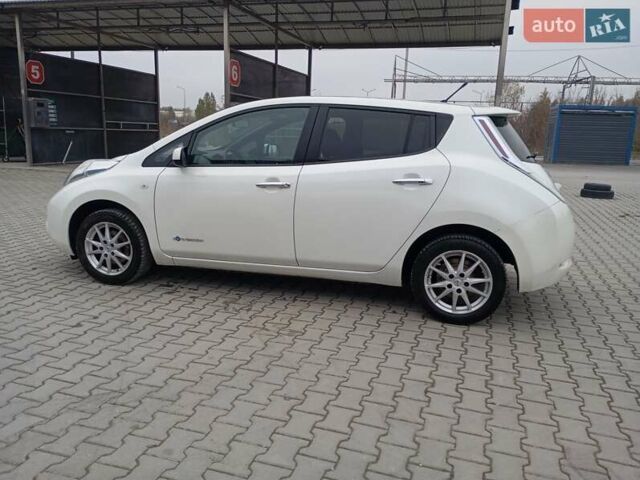 Білий Ніссан Ліф, об'ємом двигуна 0 л та пробігом 123 тис. км за 5800 $, фото 3 на Automoto.ua
