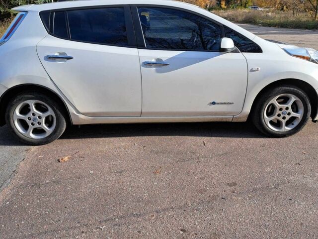 Белый Ниссан Лиф, объемом двигателя 0 л и пробегом 2 тыс. км за 5300 $, фото 4 на Automoto.ua