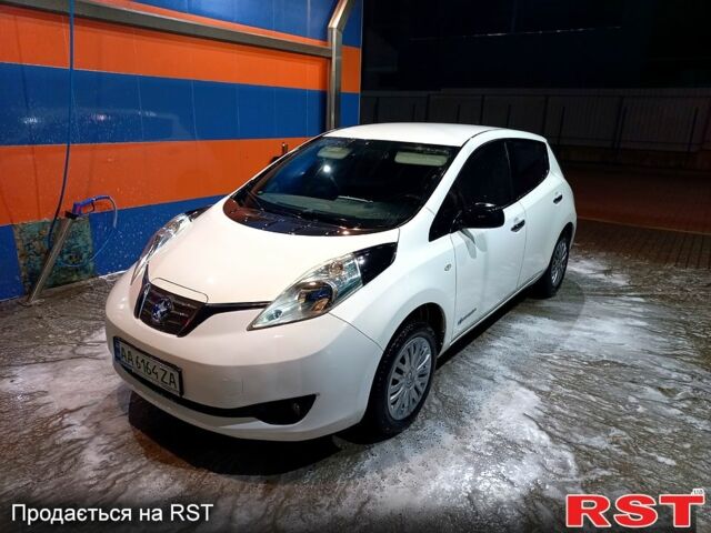 Белый Ниссан Лиф, объемом двигателя 0 л и пробегом 213 тыс. км за 5500 $, фото 4 на Automoto.ua