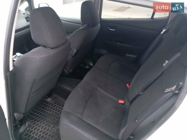 Білий Ніссан Ліф, об'ємом двигуна 0 л та пробігом 123 тис. км за 5800 $, фото 1 на Automoto.ua