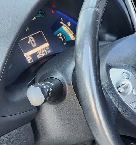 Белый Ниссан Лиф, объемом двигателя 0 л и пробегом 137 тыс. км за 6500 $, фото 32 на Automoto.ua