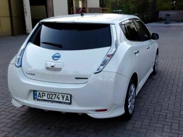 Белый Ниссан Лиф, объемом двигателя 0 л и пробегом 90 тыс. км за 6999 $, фото 1 на Automoto.ua