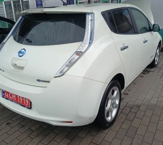 Белый Ниссан Лиф, объемом двигателя 0 л и пробегом 125 тыс. км за 5900 $, фото 5 на Automoto.ua