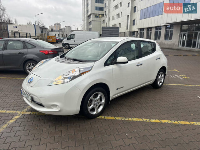 Белый Ниссан Лиф, объемом двигателя 0 л и пробегом 120 тыс. км за 7500 $, фото 1 на Automoto.ua