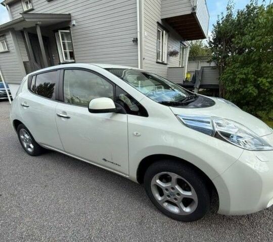 Белый Ниссан Лиф, объемом двигателя 0 л и пробегом 125 тыс. км за 5900 $, фото 2 на Automoto.ua