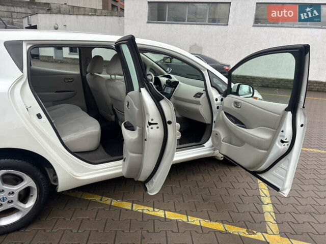 Белый Ниссан Лиф, объемом двигателя 0 л и пробегом 120 тыс. км за 7500 $, фото 12 на Automoto.ua