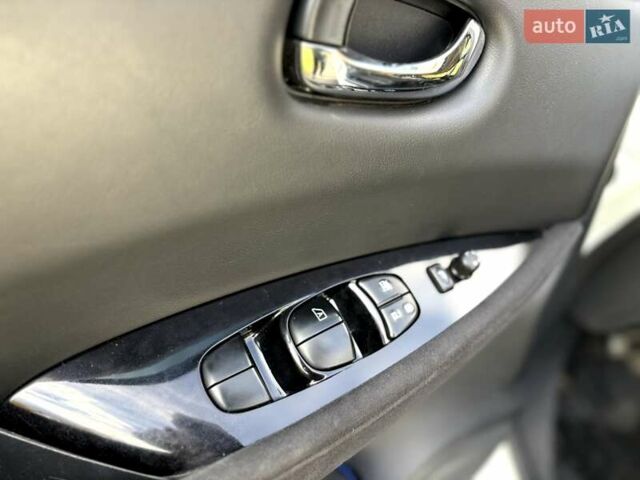 Белый Ниссан Лиф, объемом двигателя 0 л и пробегом 155 тыс. км за 5555 $, фото 16 на Automoto.ua