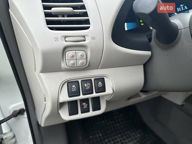 Белый Ниссан Лиф, объемом двигателя 0 л и пробегом 132 тыс. км за 5300 $, фото 18 на Automoto.ua