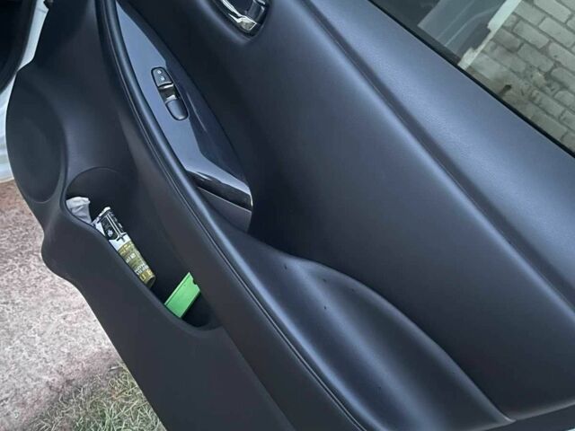 Белый Ниссан Лиф, объемом двигателя 0 л и пробегом 116 тыс. км за 5000 $, фото 18 на Automoto.ua