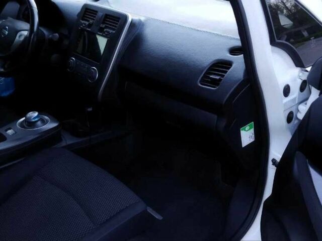 Белый Ниссан Лиф, объемом двигателя 0 л и пробегом 90 тыс. км за 6999 $, фото 5 на Automoto.ua